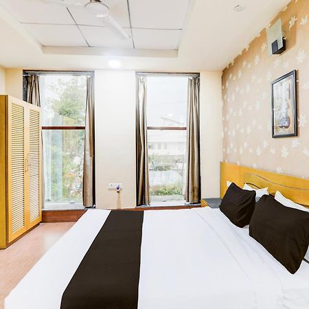 Townhouse Sakura Hotel ลัคเนา ภายนอก รูปภาพ