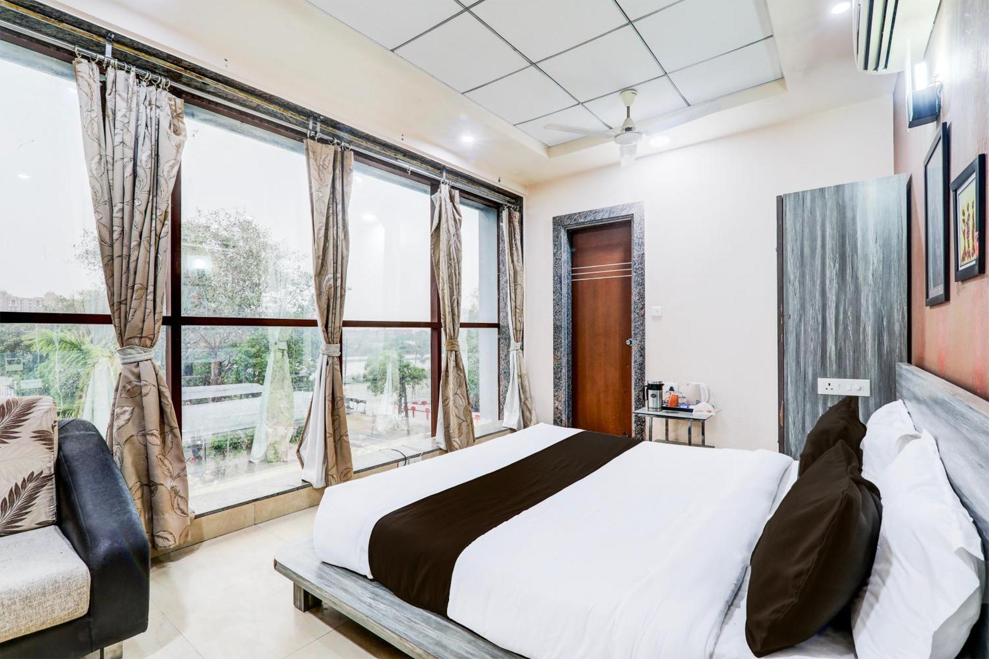 Townhouse Sakura Hotel ลัคเนา ภายนอก รูปภาพ
