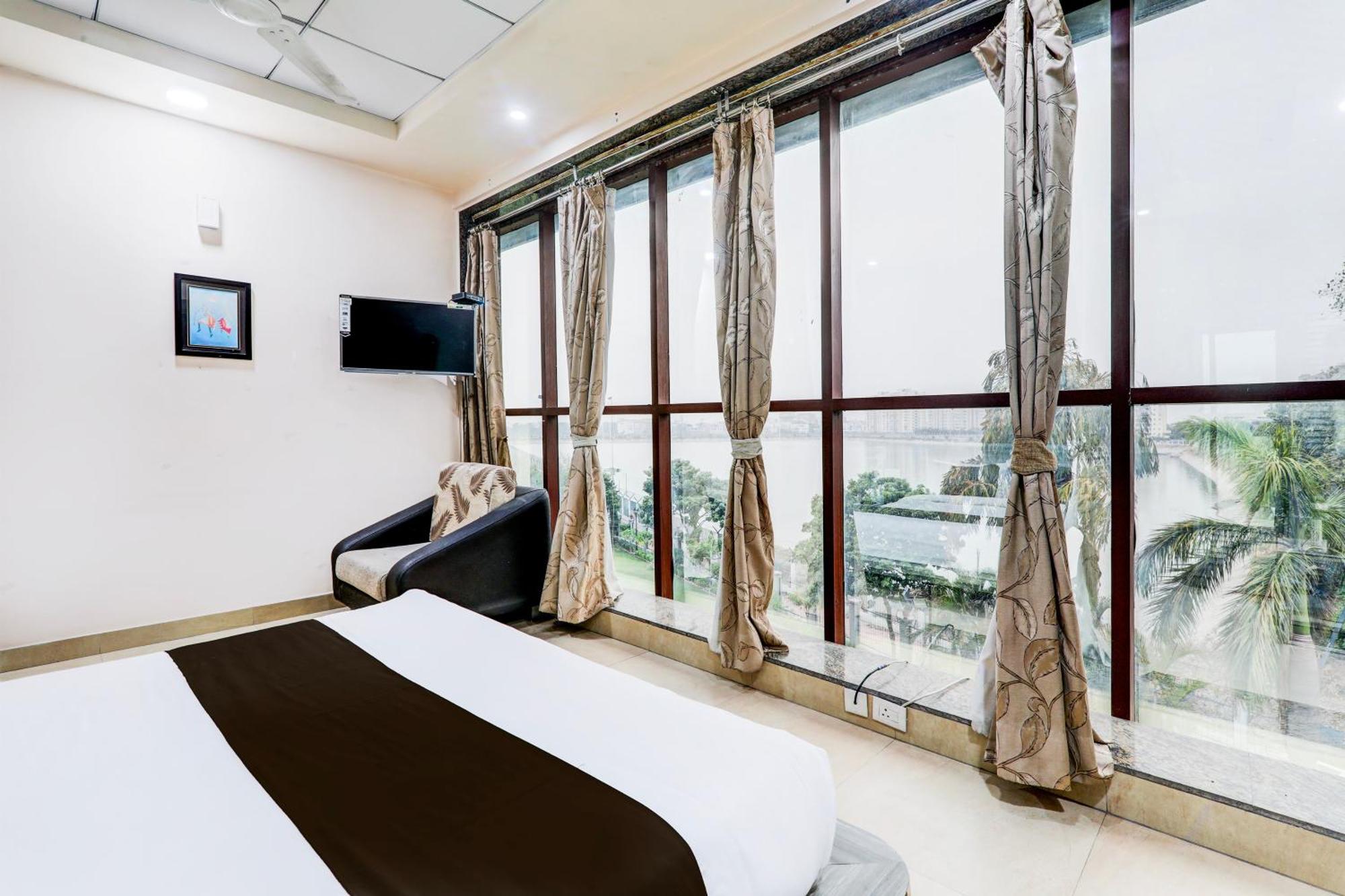 Townhouse Sakura Hotel ลัคเนา ภายนอก รูปภาพ