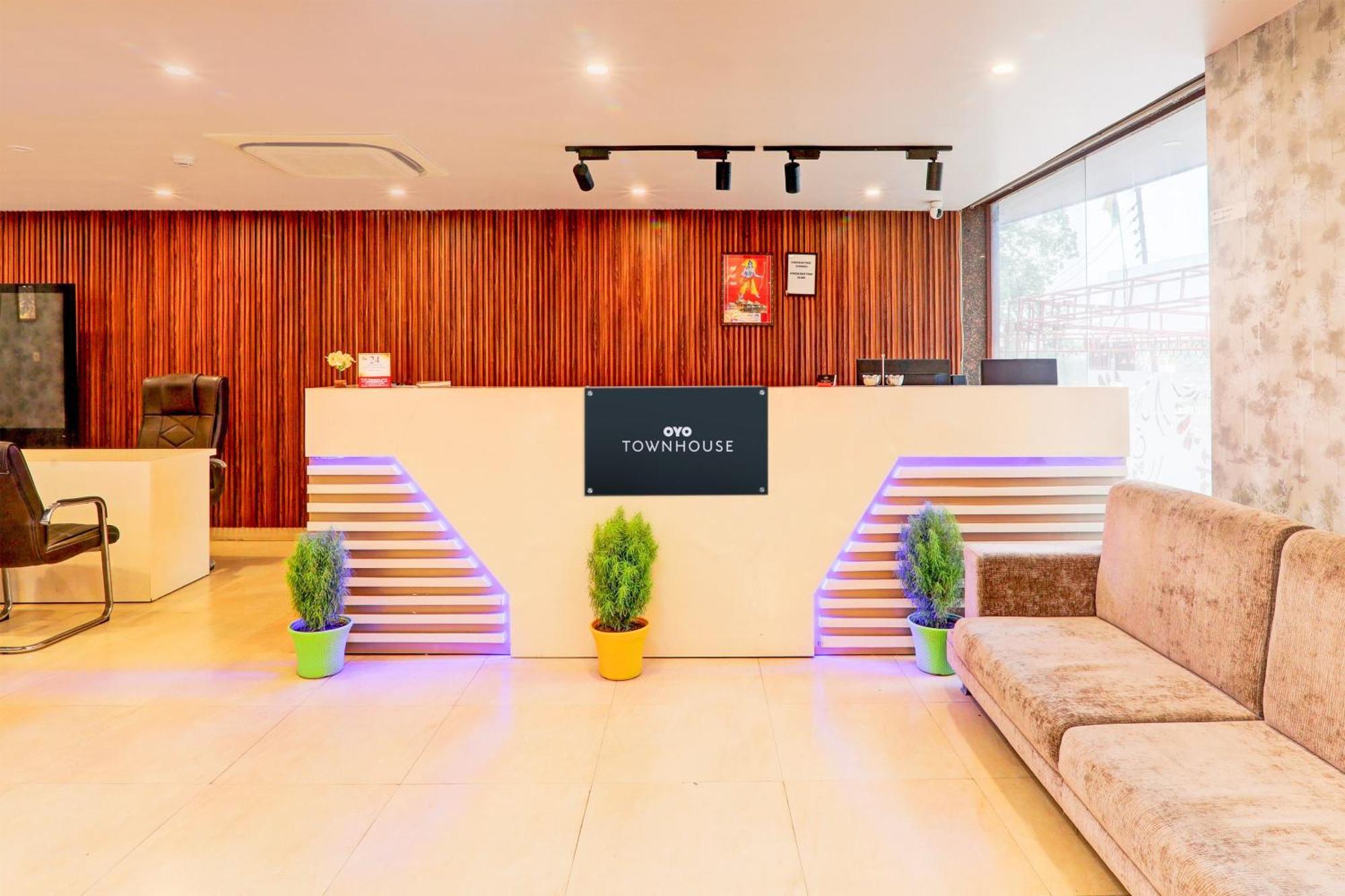 Townhouse Sakura Hotel ลัคเนา ภายนอก รูปภาพ